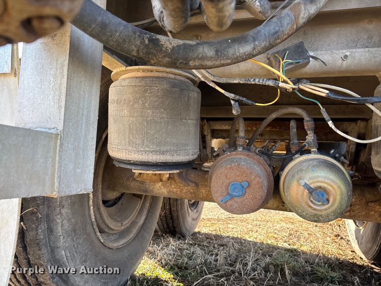 image for item FG0072 1996 CEI Pacer AT35L feed delivery trailer