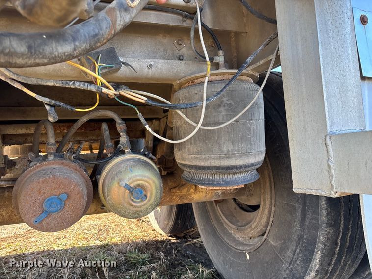 image for item FG0072 1996 CEI Pacer AT35L feed delivery trailer