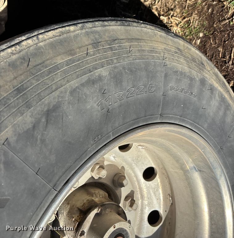 image for item FG0072 1996 CEI Pacer AT35L feed delivery trailer