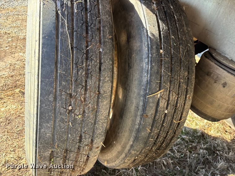 image for item FG0072 1996 CEI Pacer AT35L feed delivery trailer