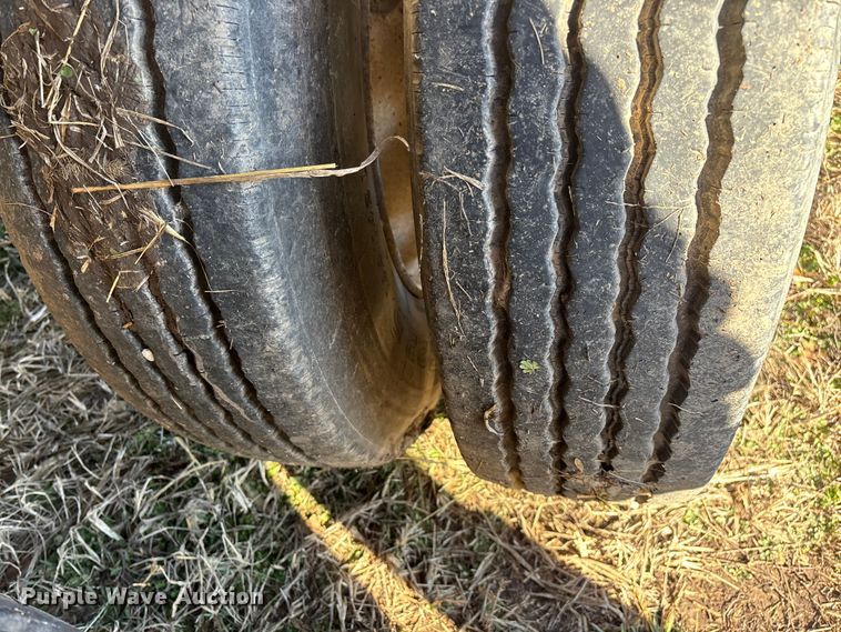 image for item FG0072 1996 CEI Pacer AT35L feed delivery trailer