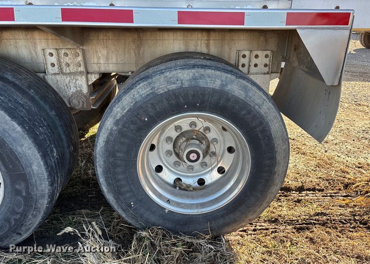 image for item FG0072 1996 CEI Pacer AT35L feed delivery trailer