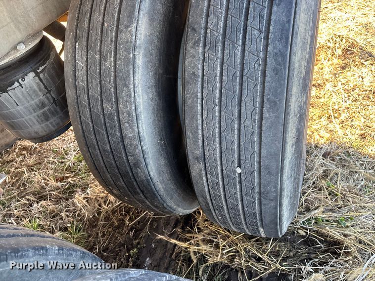 image for item FG0072 1996 CEI Pacer AT35L feed delivery trailer