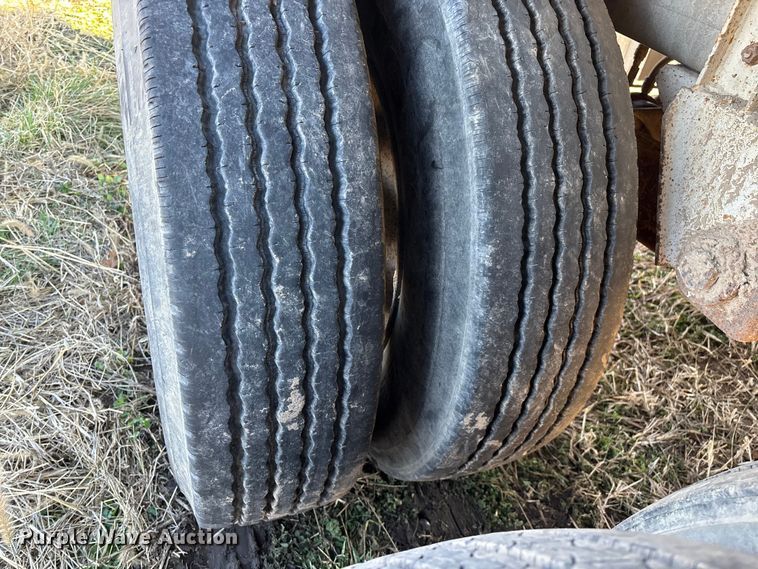 image for item FG0072 1996 CEI Pacer AT35L feed delivery trailer