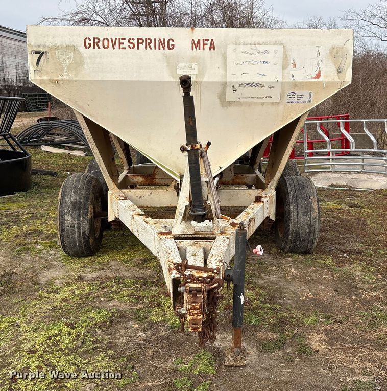 image for item FG0073 Willmar 500 spreader
