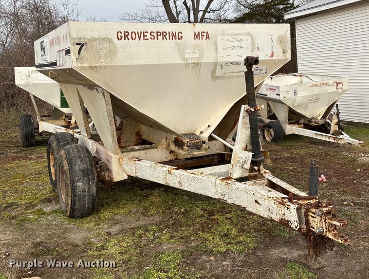 image for item FG0073 Willmar 500 spreader