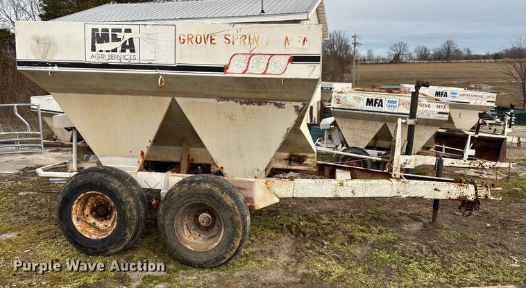 image for item FG0073 Willmar 500 spreader