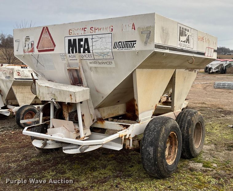 image for item FG0073 Willmar 500 spreader