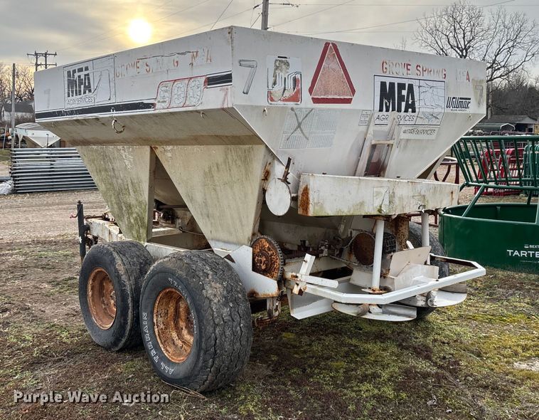 image for item FG0073 Willmar 500 spreader