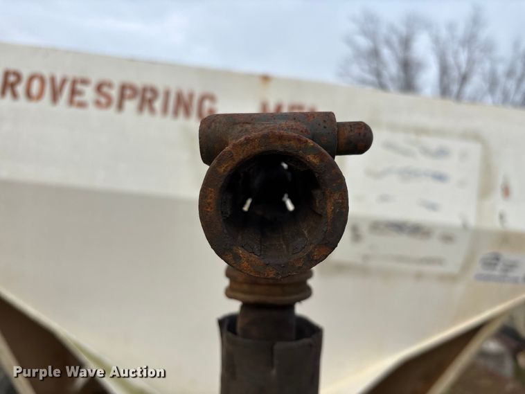 image for item FG0073 Willmar 500 spreader