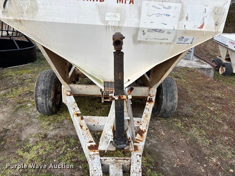 image for item FG0073 Willmar 500 spreader