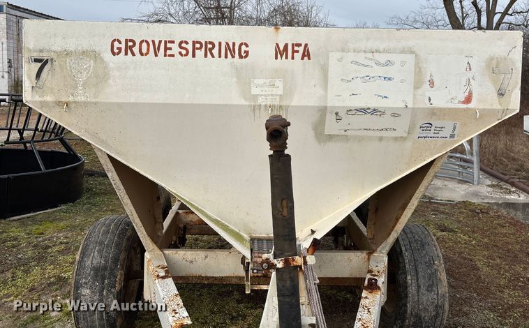 image for item FG0073 Willmar 500 spreader