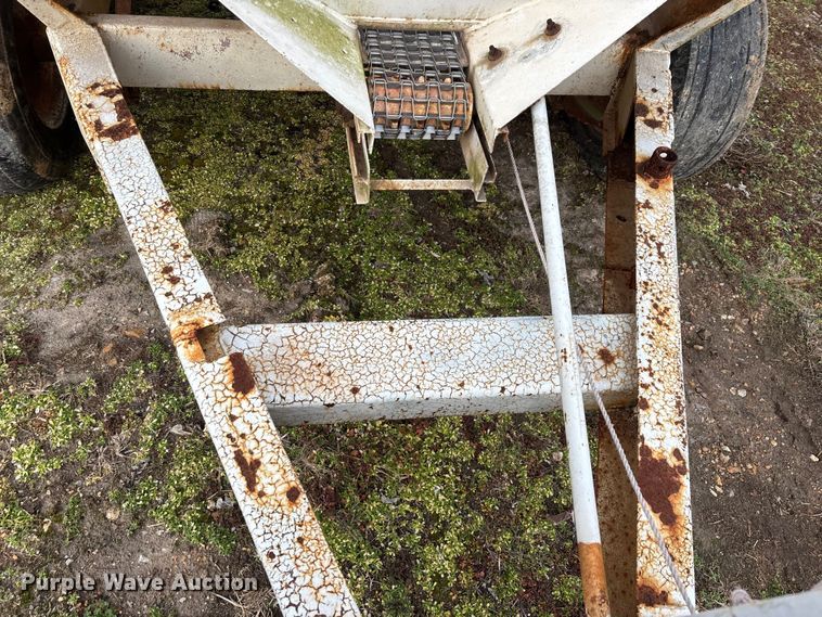 image for item FG0073 Willmar 500 spreader