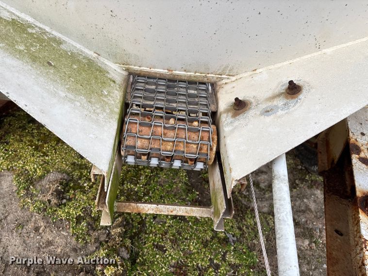 image for item FG0073 Willmar 500 spreader