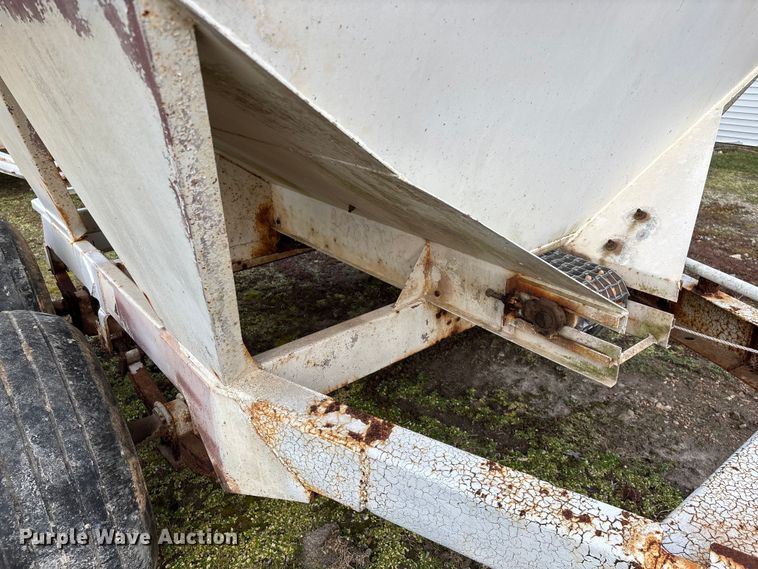 image for item FG0073 Willmar 500 spreader