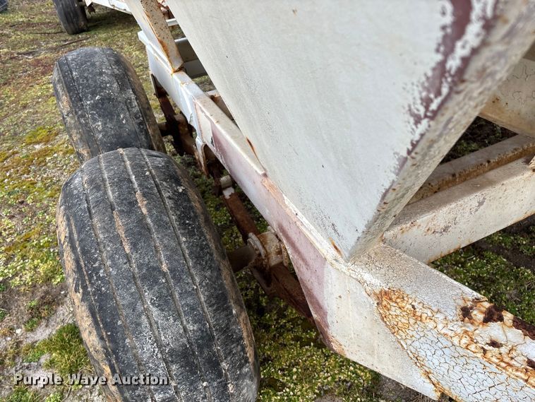 image for item FG0073 Willmar 500 spreader