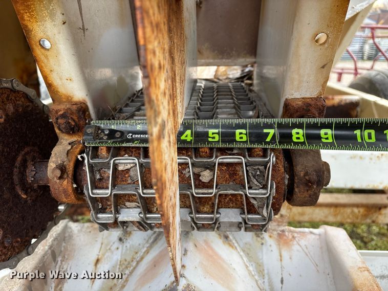 image for item FG0073 Willmar 500 spreader