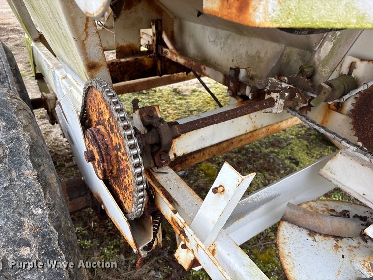 image for item FG0073 Willmar 500 spreader