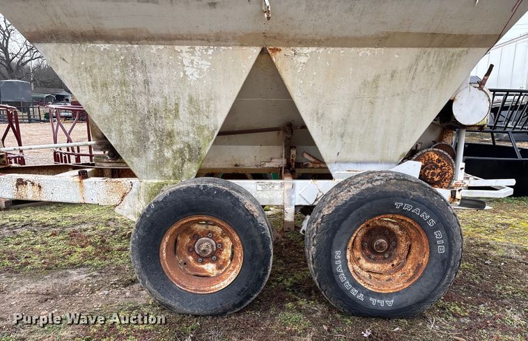 image for item FG0073 Willmar 500 spreader