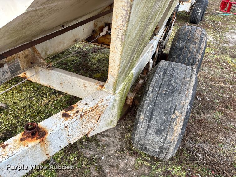 image for item FG0073 Willmar 500 spreader