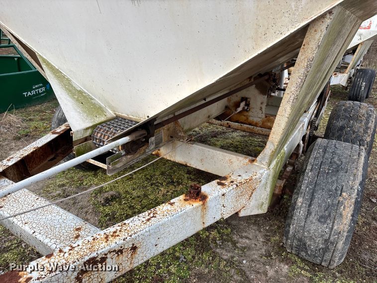 image for item FG0073 Willmar 500 spreader