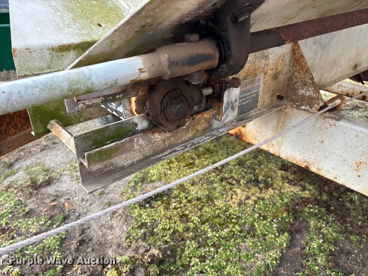 image for item FG0073 Willmar 500 spreader