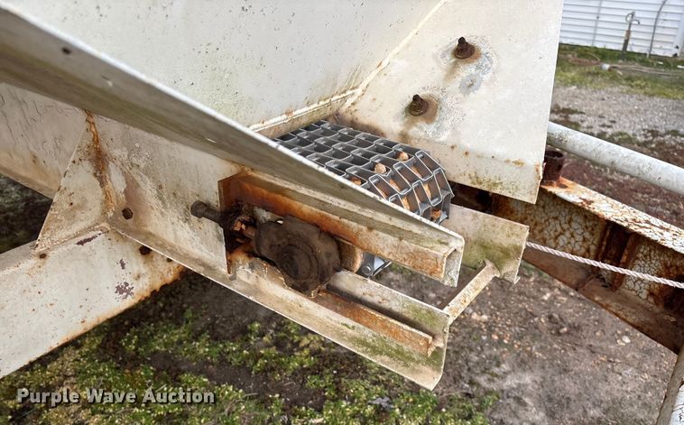 image for item FG0073 Willmar 500 spreader