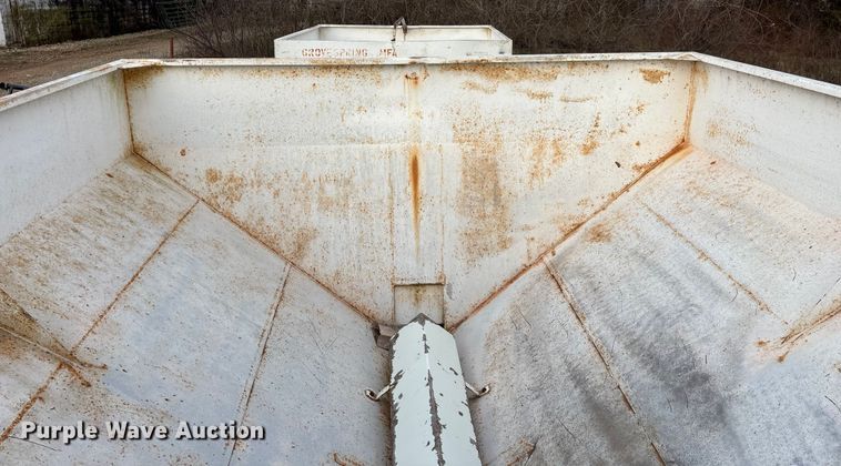 image for item FG0073 Willmar 500 spreader