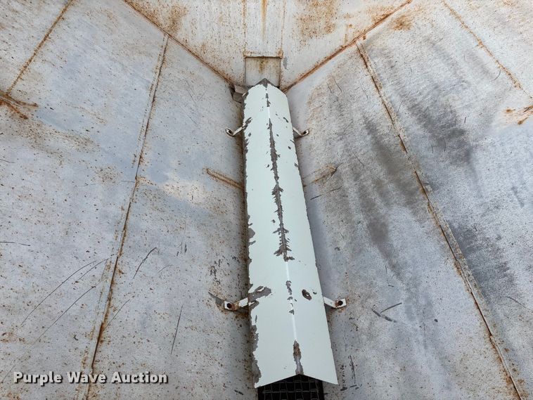 image for item FG0073 Willmar 500 spreader