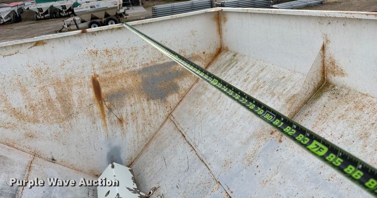 image for item FG0073 Willmar 500 spreader