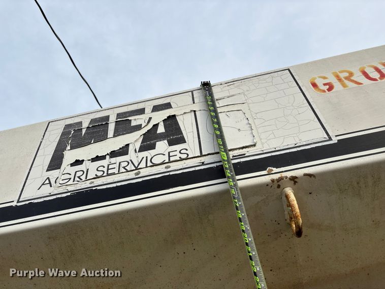 image for item FG0073 Willmar 500 spreader