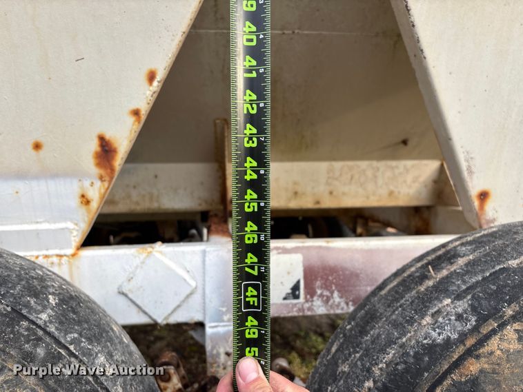 image for item FG0073 Willmar 500 spreader