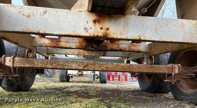 image for item FG0073 Willmar 500 spreader