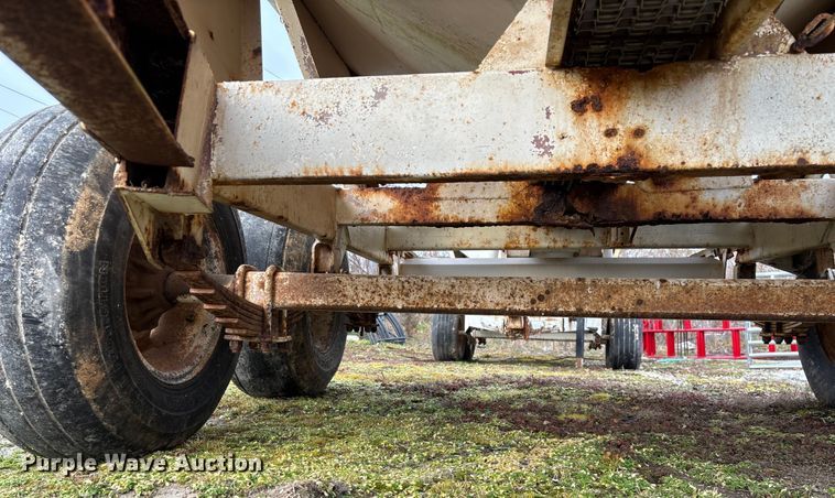 image for item FG0073 Willmar 500 spreader