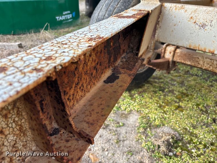 image for item FG0073 Willmar 500 spreader