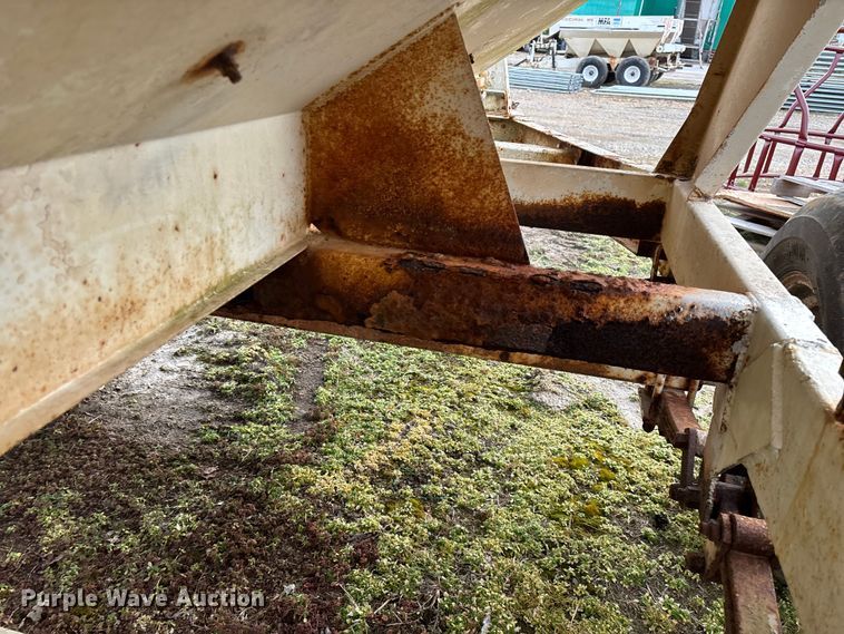 image for item FG0073 Willmar 500 spreader