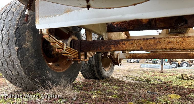 image for item FG0073 Willmar 500 spreader