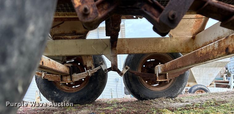 image for item FG0073 Willmar 500 spreader