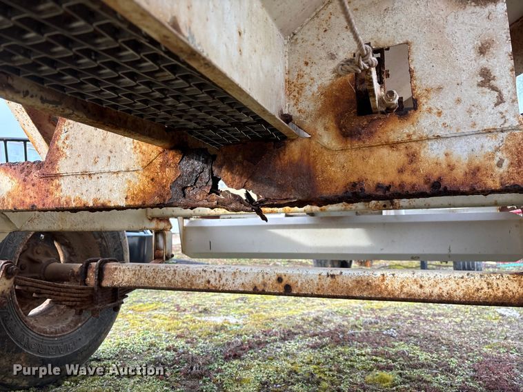 image for item FG0073 Willmar 500 spreader