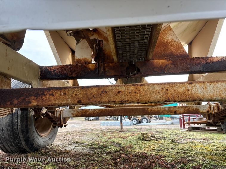 image for item FG0073 Willmar 500 spreader