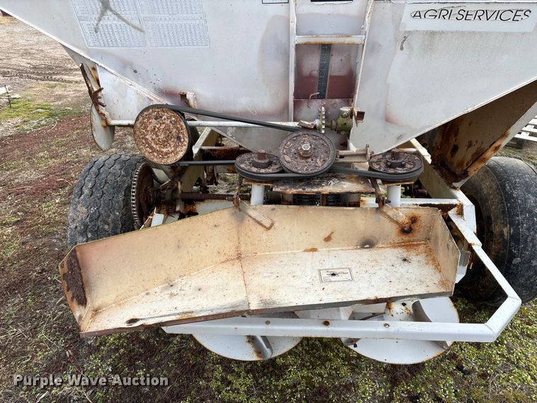 image for item FG0073 Willmar 500 spreader