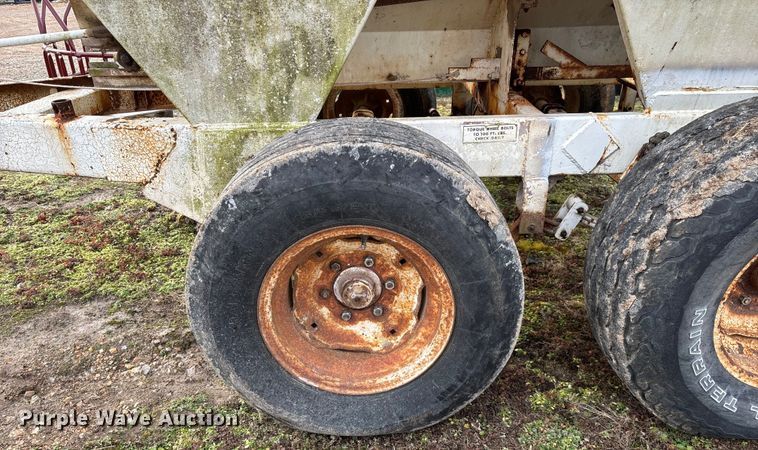 image for item FG0073 Willmar 500 spreader