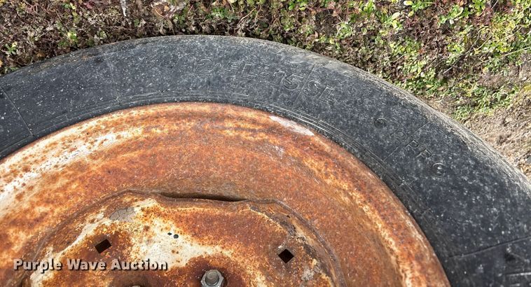 image for item FG0073 Willmar 500 spreader