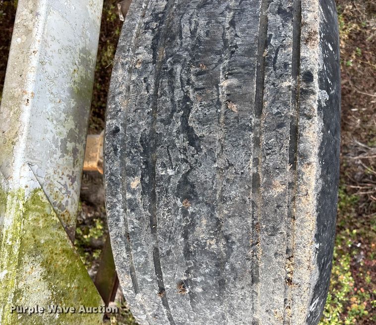 image for item FG0073 Willmar 500 spreader