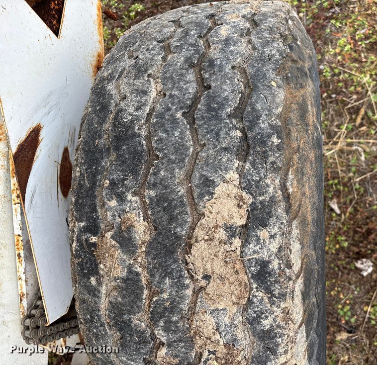 image for item FG0073 Willmar 500 spreader