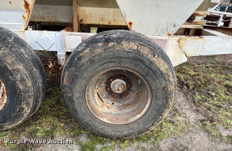 image for item FG0073 Willmar 500 spreader