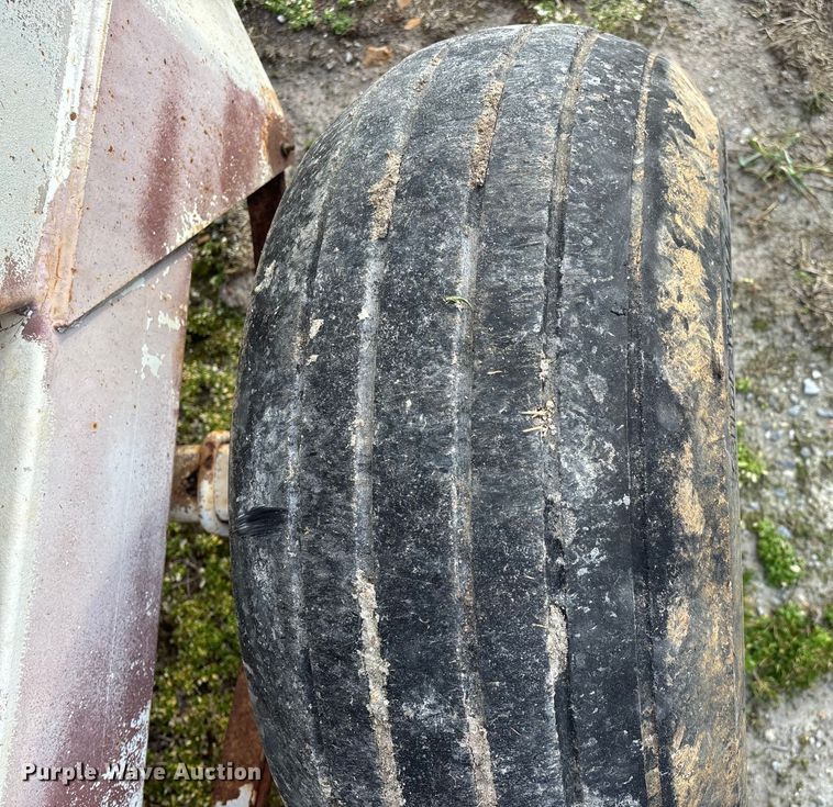 image for item FG0073 Willmar 500 spreader