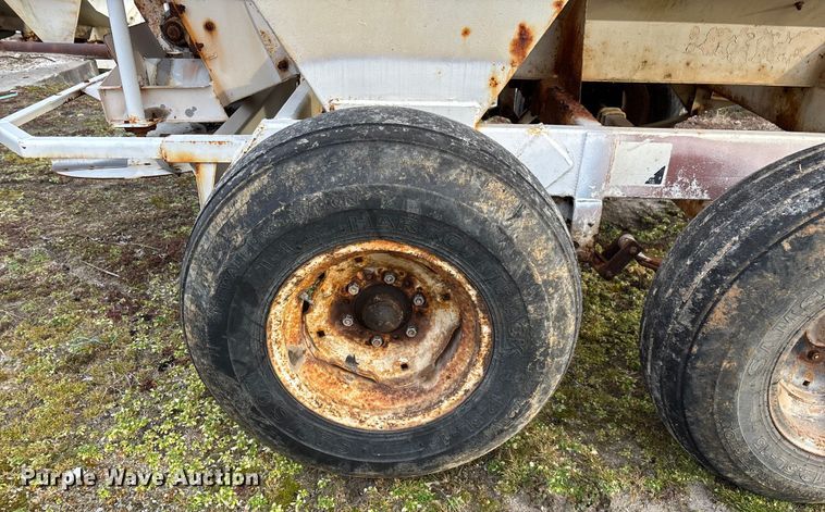 image for item FG0073 Willmar 500 spreader