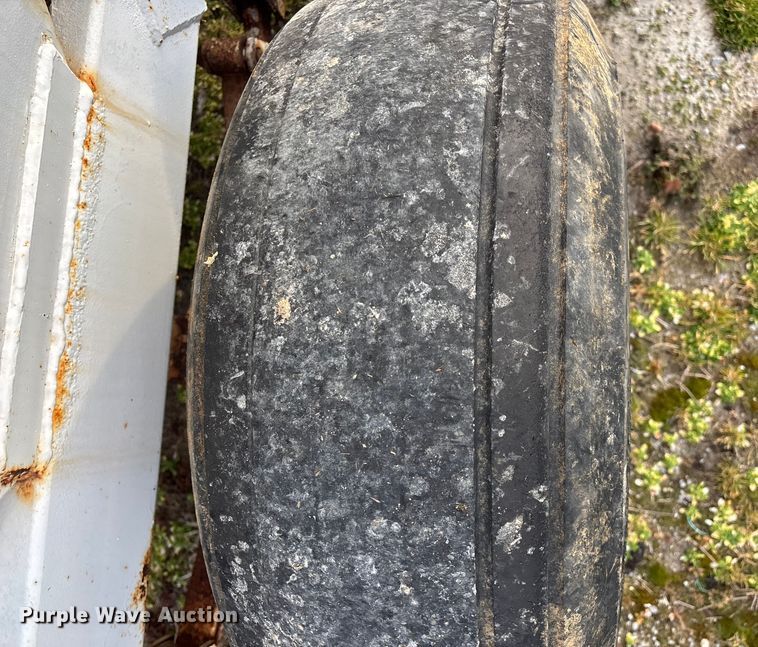 image for item FG0073 Willmar 500 spreader