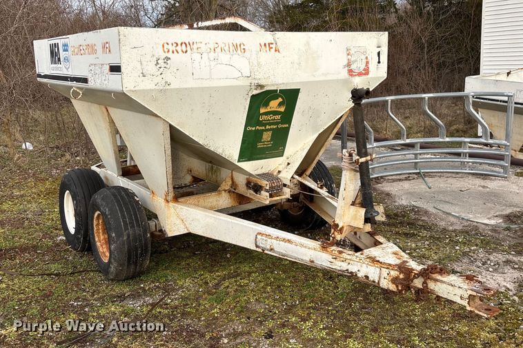 image for item FG0074 Willmar 500 spreader
